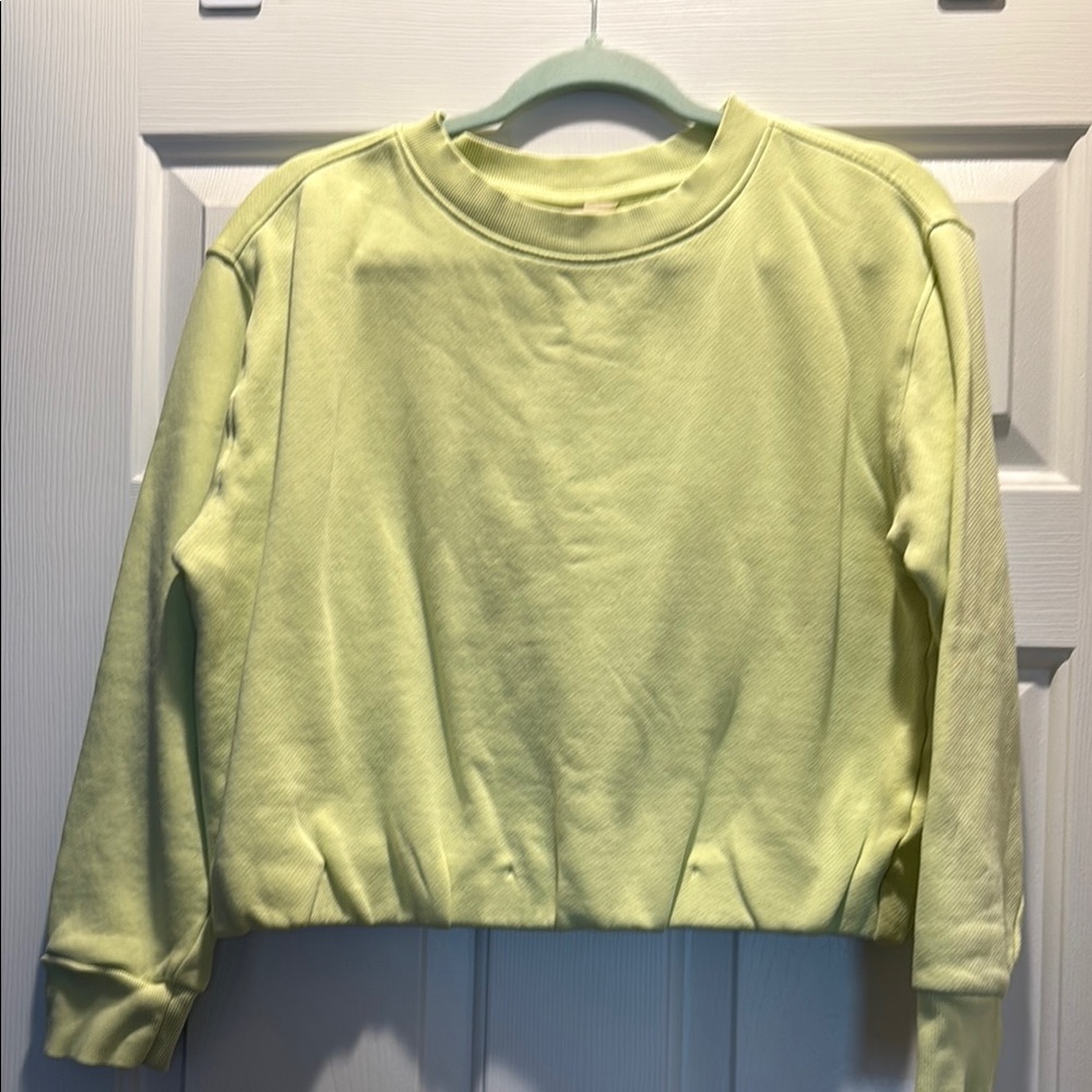Universal Thread Bright green-yellow Pullover
